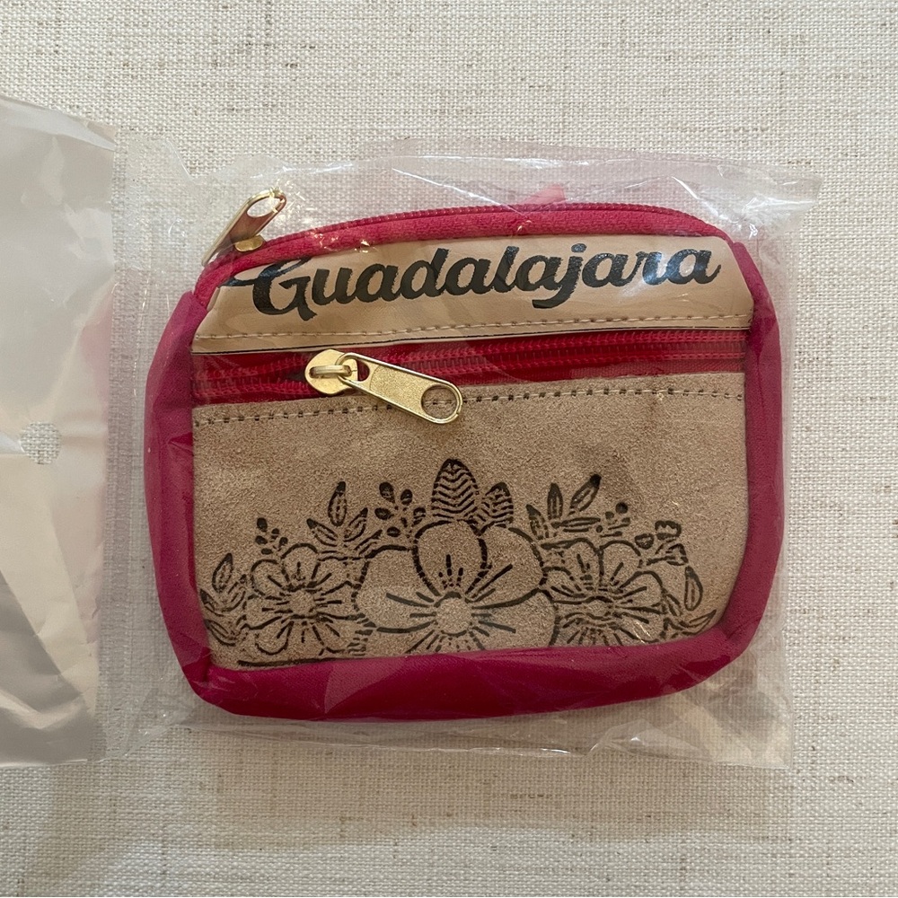➡️ Floral Embroidered Mini Credit Card Size Bag - Red and Tan